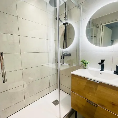 Cosy Balneo Et Terrasse Apartment *